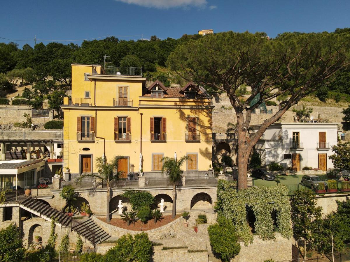 Villa Di Natale Pagani Exterior foto